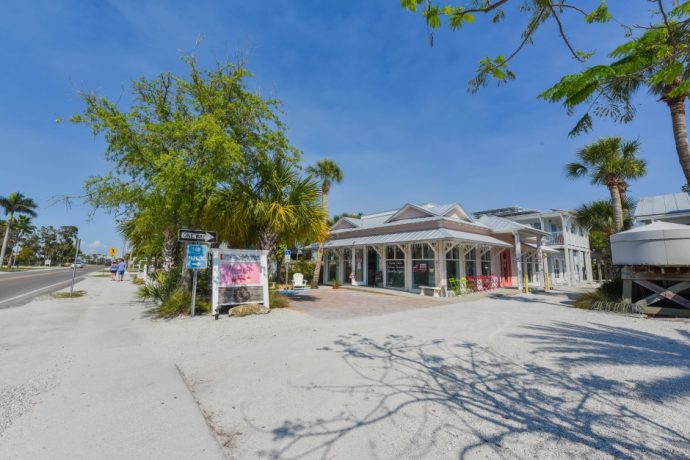 shopping center on Anna Maria Island